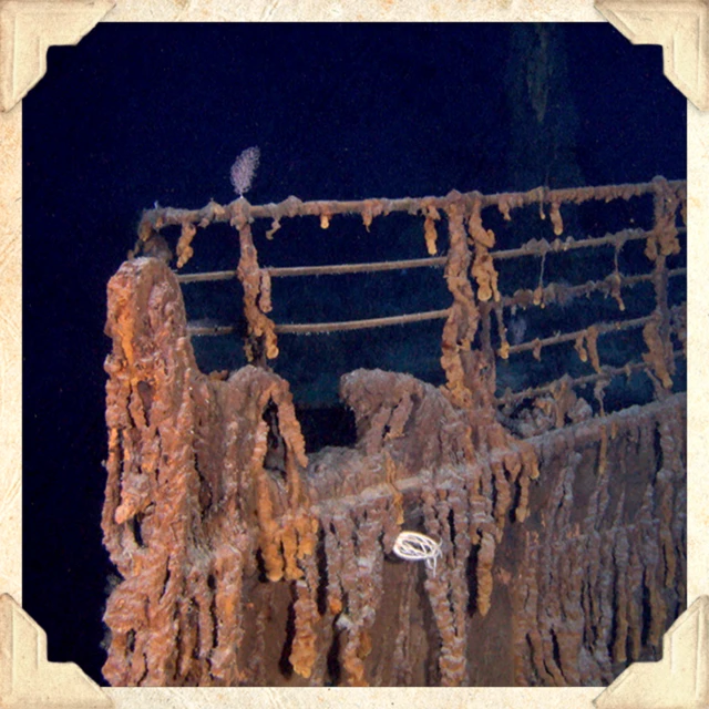 One foto of di Titanic wreck wey show di famous bow for di front of di ship under di sea (photo RMS Titanic Inc)