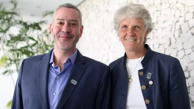 Pia Sundhage com o presidente da CBF, Rogério Caboclo