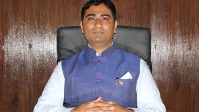 துஷார் சுமேரா