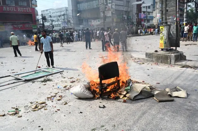 नोकरीतील आरक्षणविरोधात बांगलादेशात आंदोलन पेटले