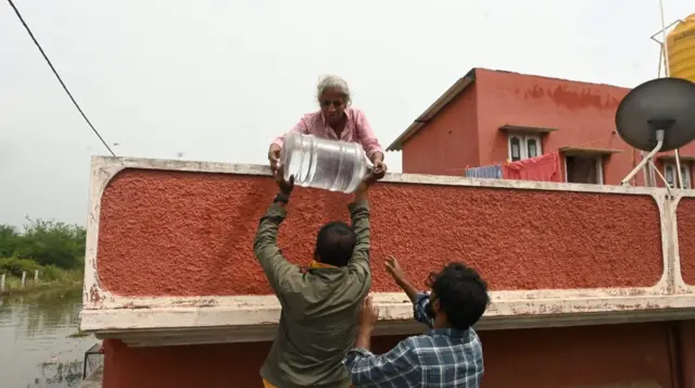 నీటి కష్టాలు