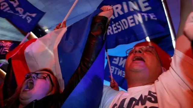 Прихильники Ле Пен радіють