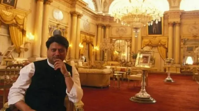 माधनराव सिंदिया ग्वाल्हेर घराण्याचे वंशज होते आणि काँग्रेसचे जेष्ठ नेतेही 