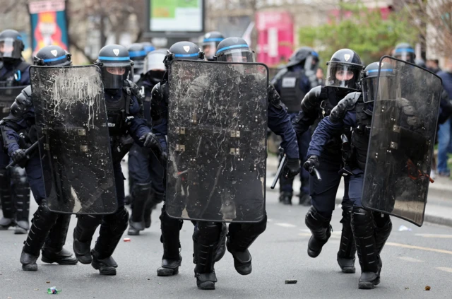 پلیس در صف‌آرایی