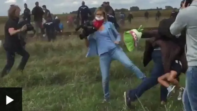 அகதிகளை எட்டி உதைத்த ஒளிப்பதிவாளர் விடுதலை