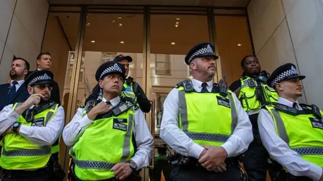 લંડનમાં યહૂદી સમુદાયના બે લોકો પર ચાકુથી હુમલો – ન્યૂઝ અપડેટ