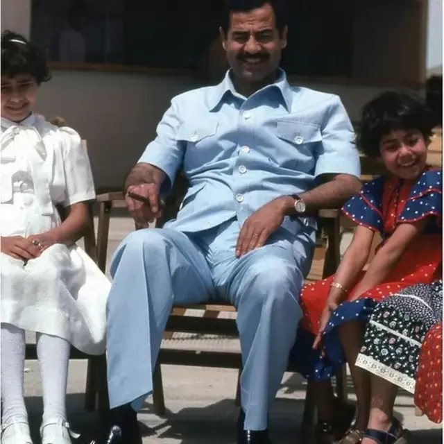 सद्दाम हुसैन अपनी बेटी रग़द और राना के साथ