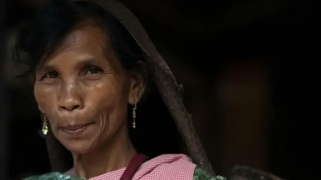 La plus jeune des filles est la gardienne des biens et devient le chef de famille après le décès de sa mère.