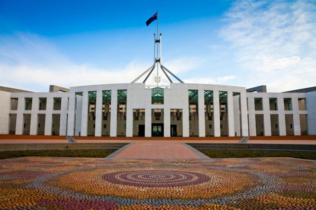La fachada del Parlamento australiano en Camberra