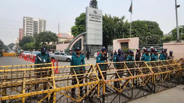 এভারকেয়ার হাসপাতালের বাইরে নিরাপত্তা ব্যবস্থা বাড়ানো হয়েছে