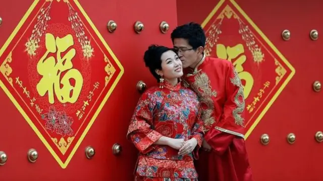 Chinese authorities want make wedding dey simple and traditional again