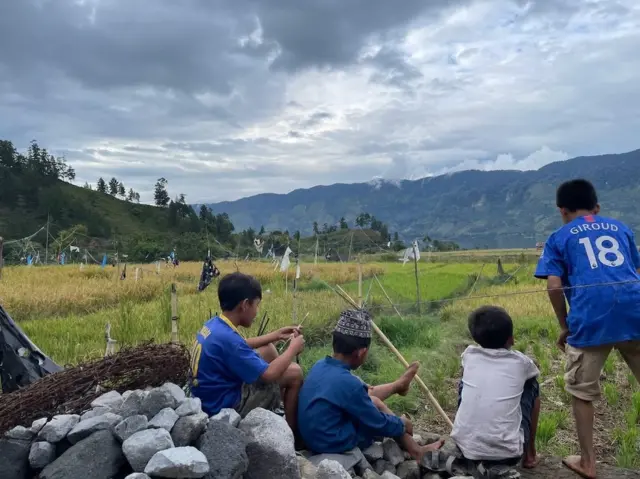 Anak-anak di Desa Nosar.