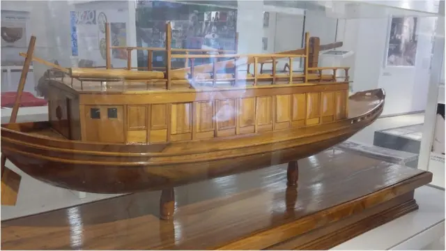 রবীন্দ্রনাথের বজরার অনুকৃতি, যে বজরায় করে তিনি বাংলাদেশে ভ্রমণ করতেন