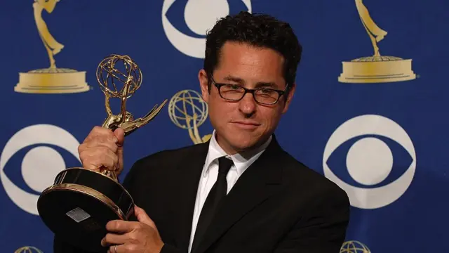 Џ.Џ. Абрамс са наградом Еми за режију серије Лост