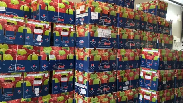 பாக்கெட்டுகளில் வெளிநாட்டுப் பழங்கள்