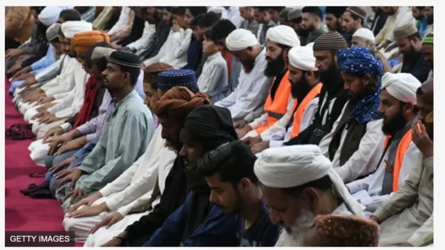 Aworan awọn ọkunrin to n kirun