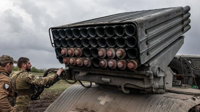 Бойцы ЧВК «Вагнер» водрузили российские флаги над освобожденным Артемовском