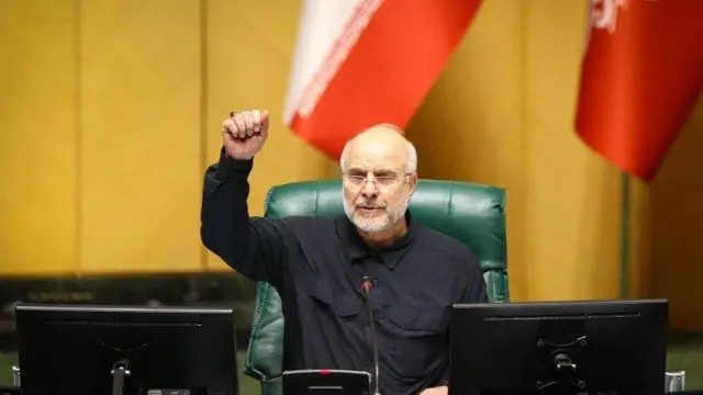 محمدباقر قالیباف، رئیس مجلس همزمان با ابلاغ این قانون در پیامی در شبکه ایکس آژانس بین‌المللی انرژی اتمی انتقاد و آن را به همکاری اطلاعاتی با اسرائیل متهم کرد و نوشت مصوبه روز چهارشنبه مجلس، «حساب و کتاب ما با آژانس و رئیس نامحترمش (رافائل گروسی) بود»