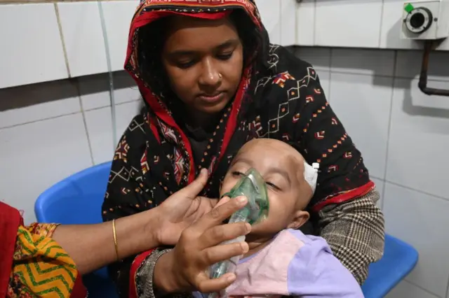 শীতকালে শিশুদের নিউমোনিয়াসহ নানা রোগ-বালাই হয়। (ফাইল ছবি)