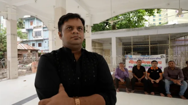 கோவிலின் பாதுகாப்பிற்காக முஸ்லிம் சமுதாய மக்கள் 