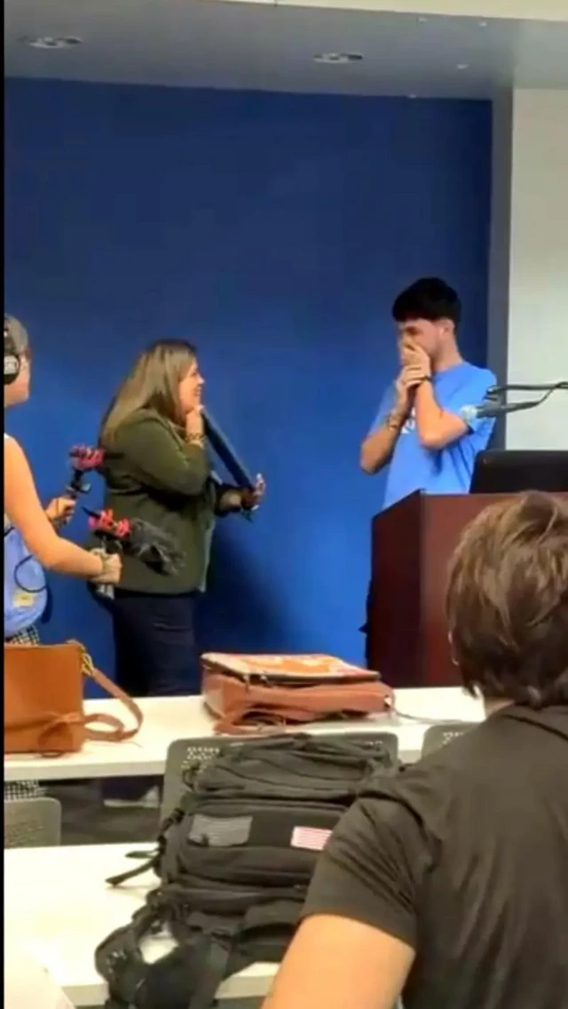 عکسی از مایکل در یک جلسه دانشگاهی