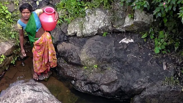 நீர் எடுப்பதற்காக 200 மில்லியம் மணி நேரத்தை செலவிடும் பெண்கள்