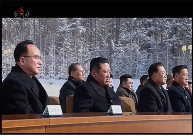 김정은 위원장과 앉은 조용원