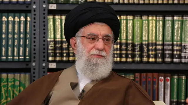 در پاسخ به استفتاهایی که در مورد شیوه شستشوی اجساد افراد فوت کرده بر اثر کرونا صورت گرفته، مراجع تقلید ایرانی نظرهای متفاوتی داده‌اند.