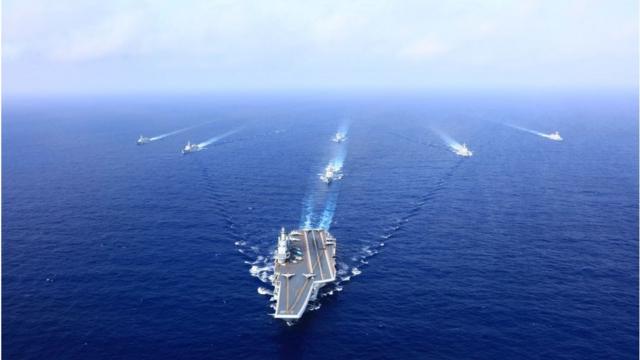 Hàng không mẫu hạm Liêu Ninh cùng tàu và máy bay chiến đấu tham gia tập trận trên Biển Đông, 4/2018
