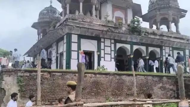 फतेहपुर में विवाद 