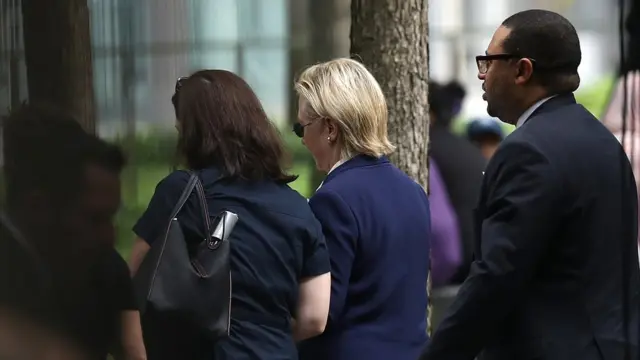 Clinton escoltada tras sufrir un mareo