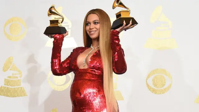 She pack her awards for Grammys