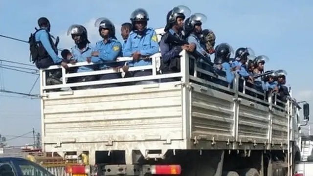 Boolis ku socda xaafadihi ay rabshadaha horay uga dhaceen