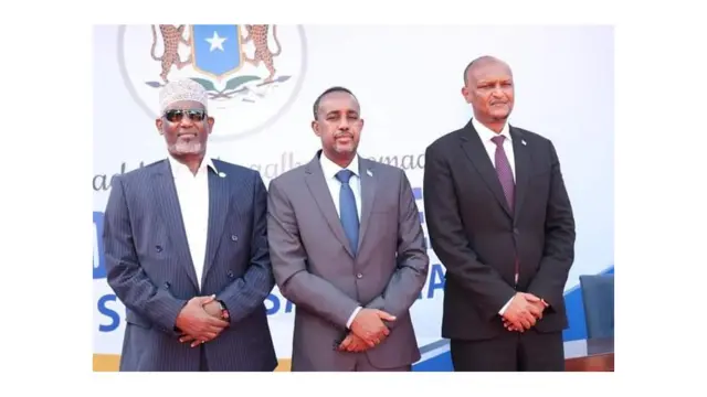 Cabdiwali Ibaraahim Sheekh Muudey, Rooble iyo Mahdi oo ku sugan xafladda xil wareejinta