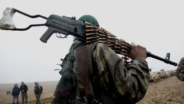 Rakka yakınlarındaki bir SDG savaşçısı