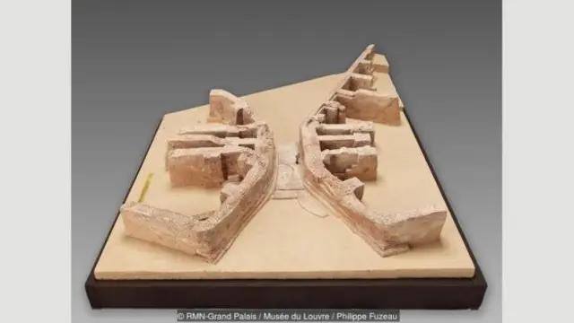 Model ini menunjukkan jembatan pertama dalam sejarah; Mesopotamia berarti 'tanah di antara sungai-sungai' dalam bahasa Yunani Kuno.