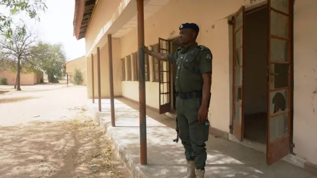 Security don tight well-well for di school