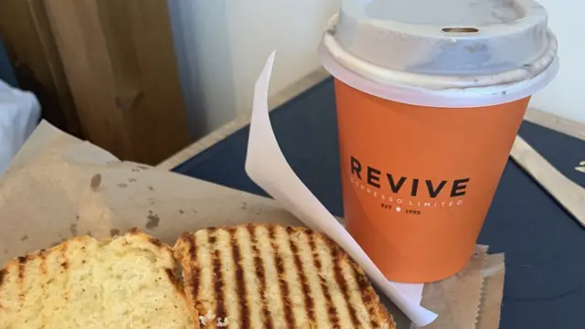 Shiinii bunaa Samantaa Keene