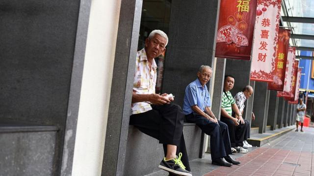 Trabalhadores aposentados em Cingapura