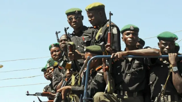 Awọn ọlọpaa kogberegbe wa ninu ọkọ wọn