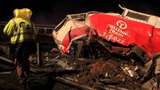 اصطدام قطارين في اليونان