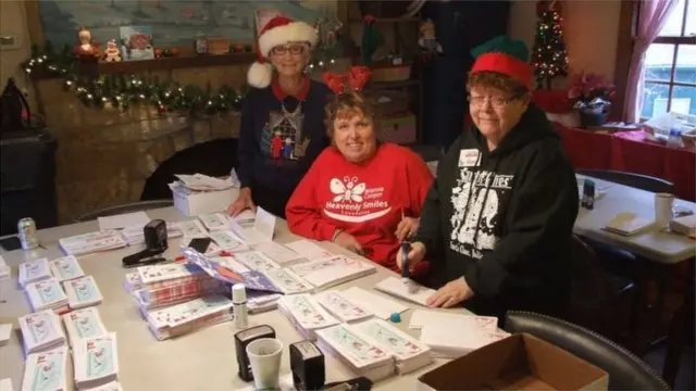 शहर के चीफ एल्फ पैट कोच, मार्टि और जॉयस