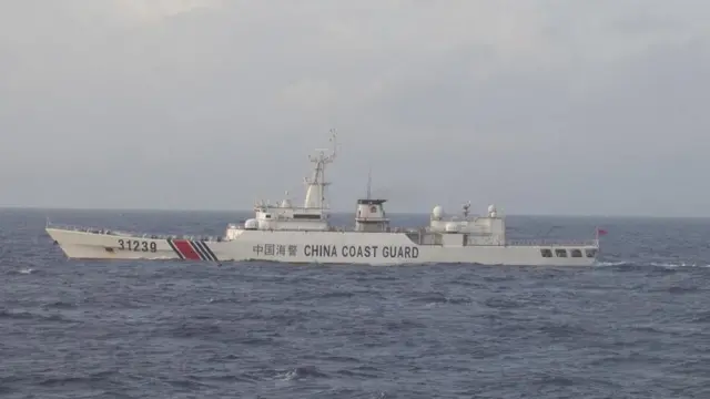 Cảnh sát biển Trung Quốc và tàu đánh cá nước này liên tục xâm phạm khu vực đảo Senkaku.