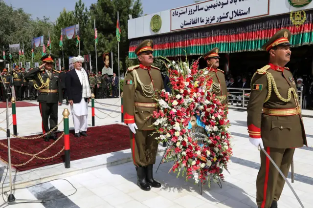 از سالگرد استقلال افغانستان در کابل در حالی تجلیل شد که جنگ همچنان در بخش‌های مختلف این کشور جریان دارد.