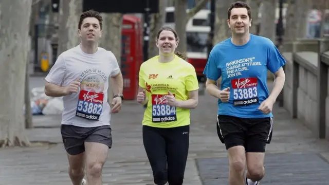 Džo Svinson kao učesnica maratona
