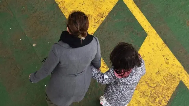 بچی یورپ میں