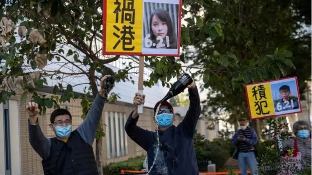 亲北京人士指责黄之锋、周庭等人祸港。