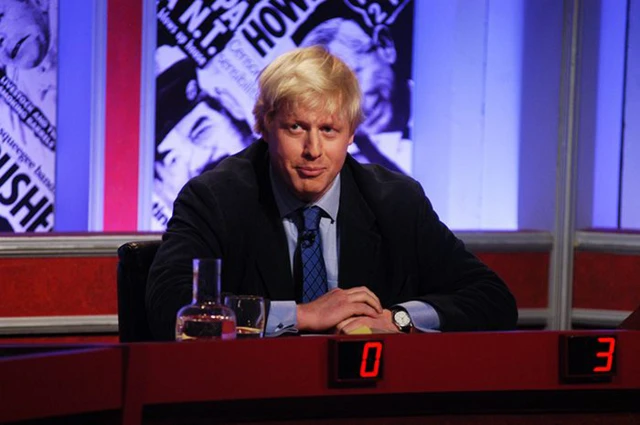 بوریس جانسون در برنامه کمدی معروف Have I Got News for You در سال ۲۰۰۲