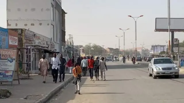 Mutane da dama ba su da zabi sai tafiyar kafa