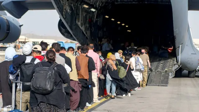 Аэропорт Кабула, эвакуация